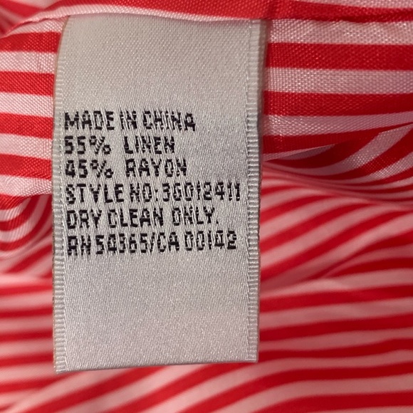 NYGARD Collection | Red Cropped Jacket with Black Buttons - Picture 7 of 9